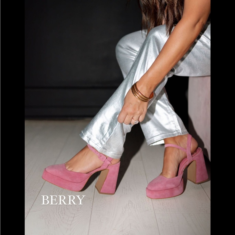ISO ‼️ Vince Camuto X
Dress Up Buttercup Heels Berry